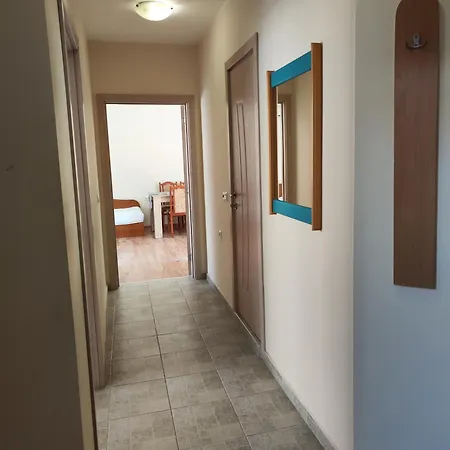 зевс Apartment *